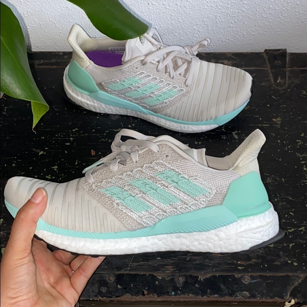 NWT ADIDAS SOLARBOOST RUNNING SHOE SIZE 8